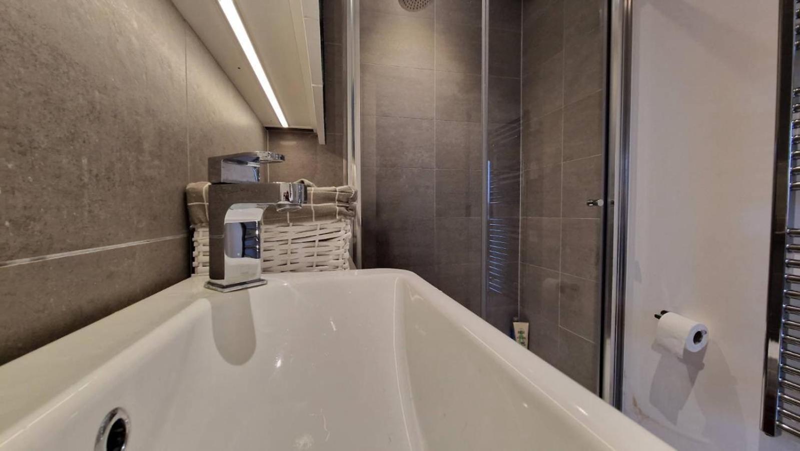 Skyline Luxury Retreat Apartment